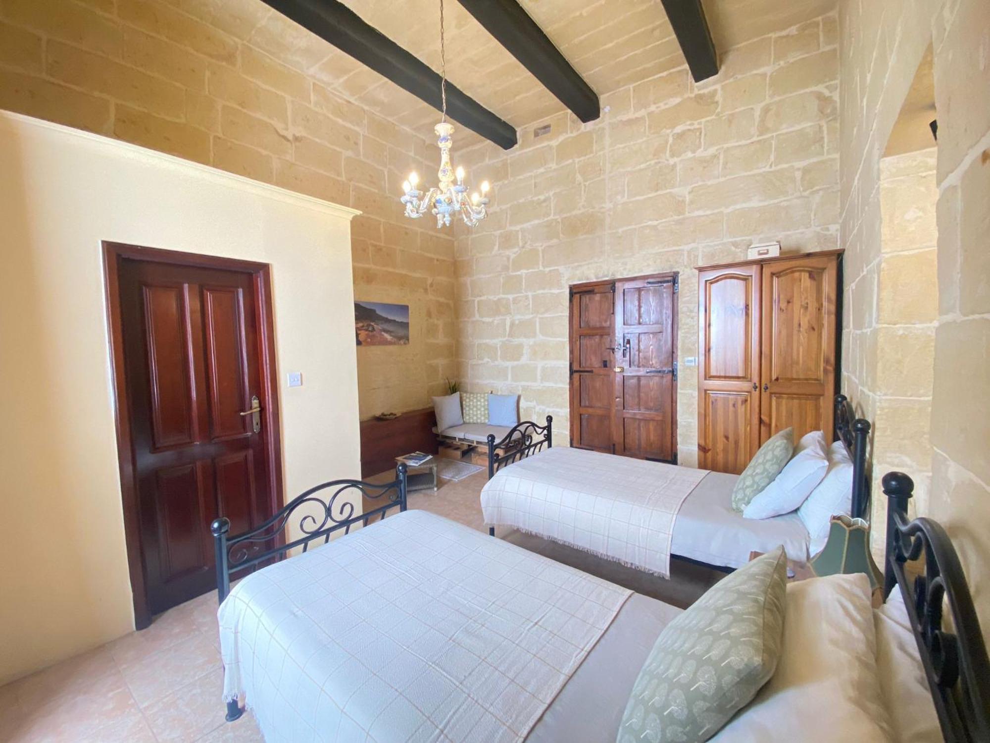 A La Maison B&B Xagħra Exteriör bild