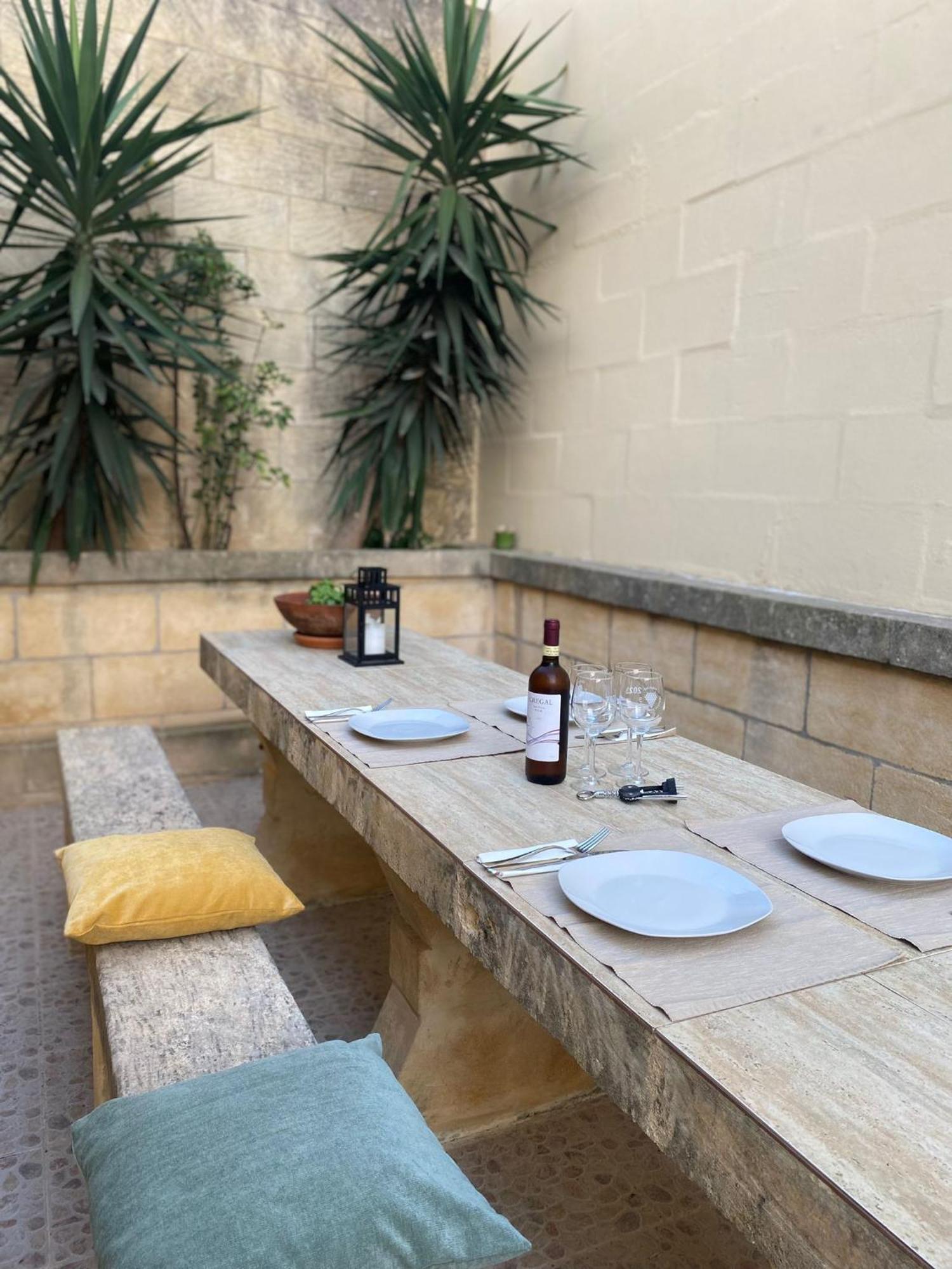 A La Maison B&B Xagħra Exteriör bild