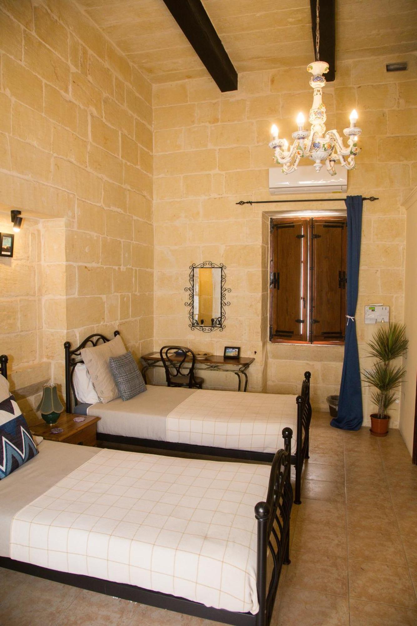 A La Maison B&B Xagħra Exteriör bild