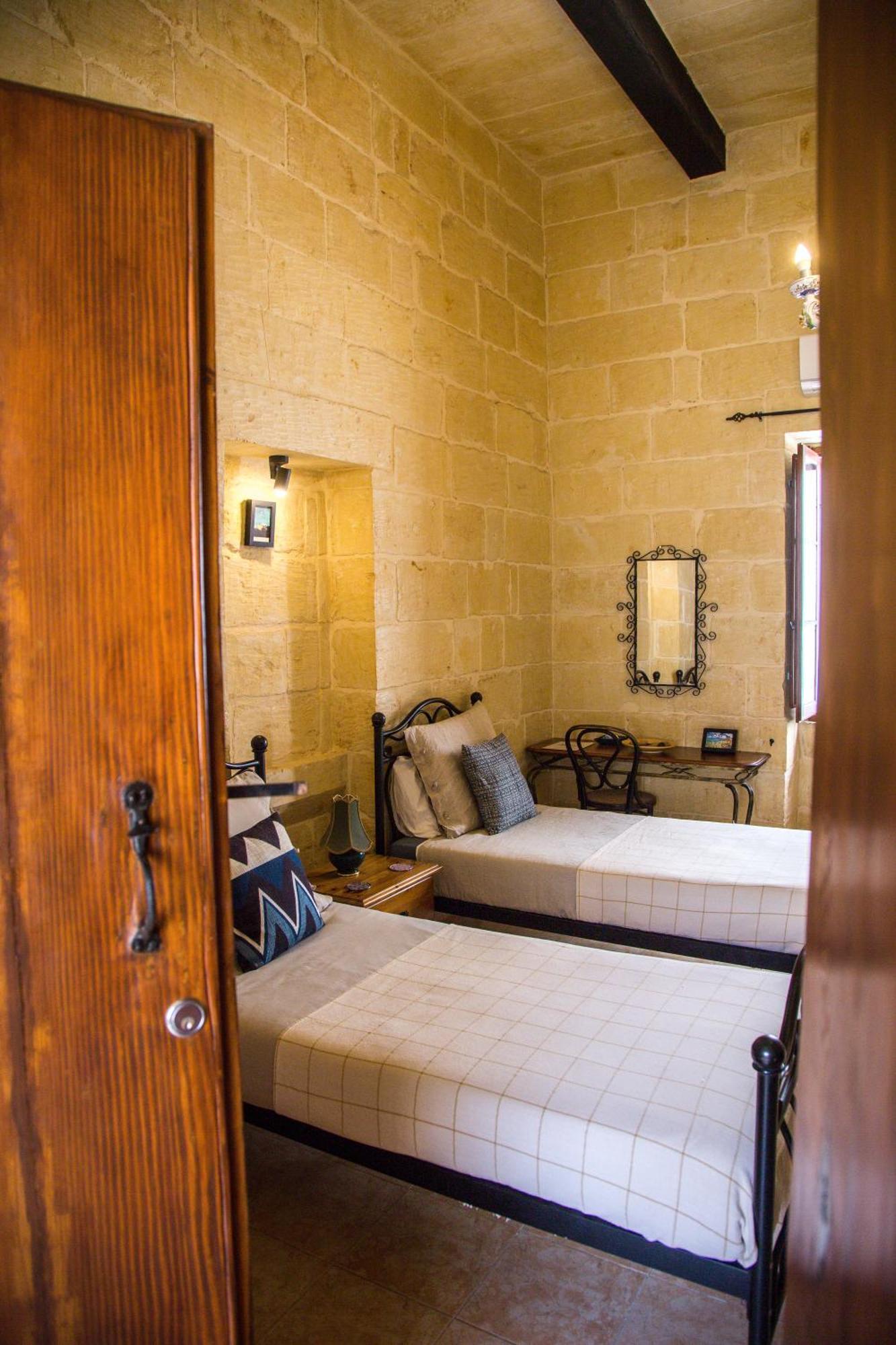 A La Maison B&B Xagħra Exteriör bild